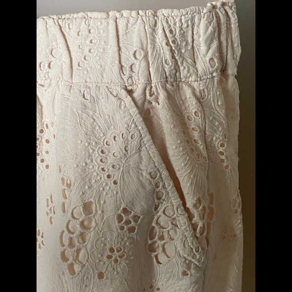 H&M SOLD OUT eyelet embroidered cream pants size M - Picture 3 of 4
